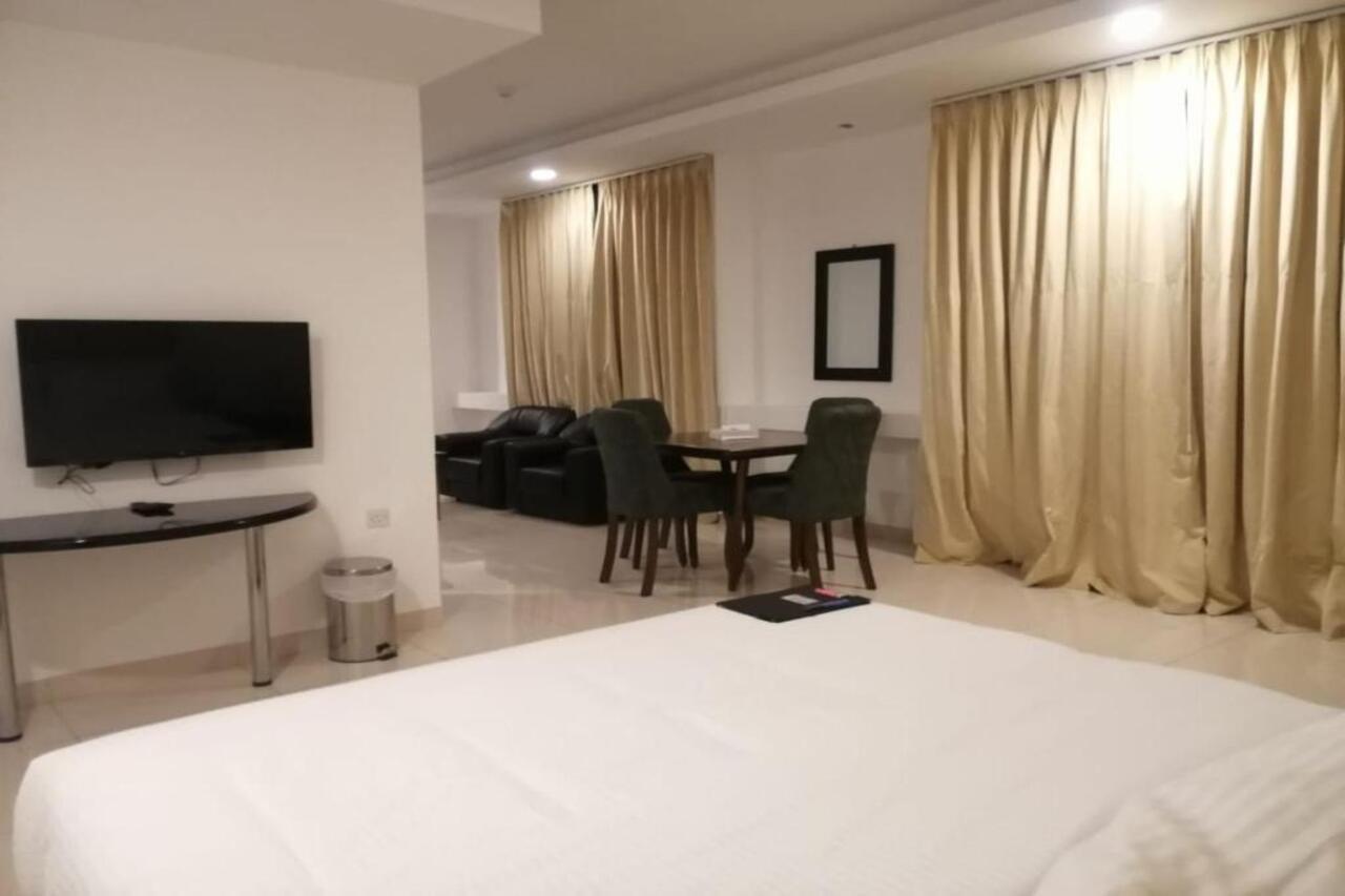 Parkside Plaza Muscat 호텔 외부 사진